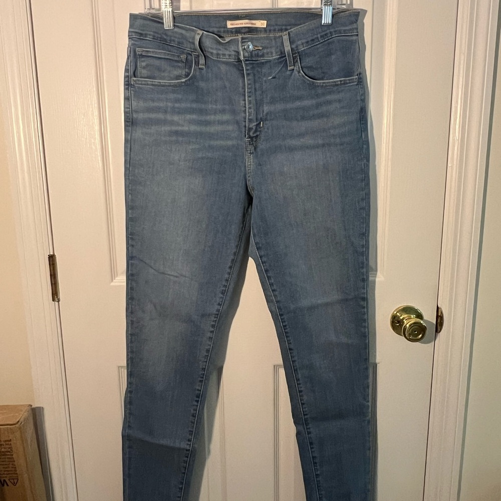 Women’s Levi Jeans